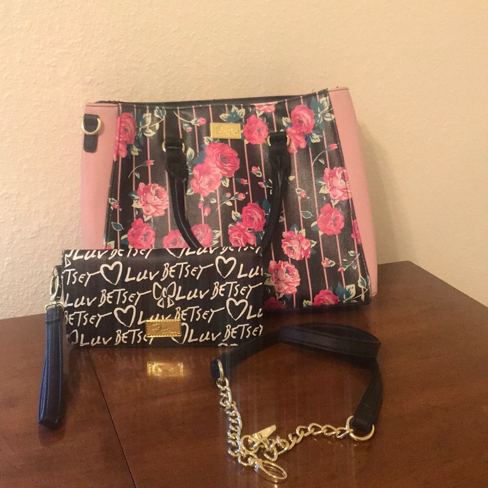 Luv Betsey Rosebud and Luv Betsey wallet 🌹